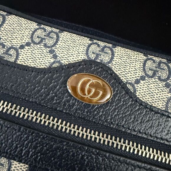 Brand new Gucci navy  and Cream Crossbody Bag with Gg logo crossbody - Picture 3 of 17